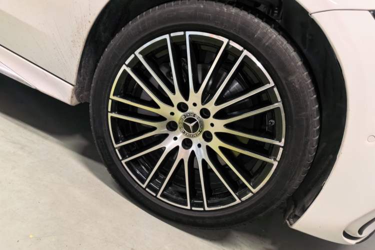 Used Mercedes-Benz C-Class 2024 Restyled C-Class 260 L Sport Edition Right Front Wheel Hub