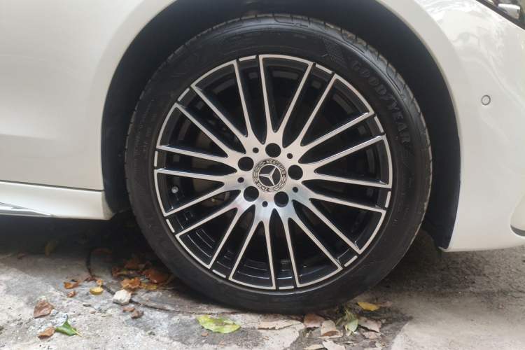 Used Mercedes-Benz C-Class 2024 Second Facelift C 260 L Sport Edition Right Front Wheel Hub