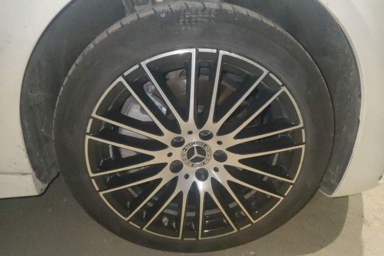 Used Mercedes-Benz C-Class 2024 Restyled C 260 L Sport Edition Right Front Wheel Hub