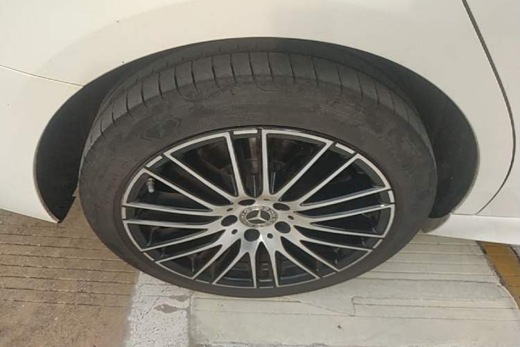 Used Mercedes-Benz C-Class 2024 Restyled C 260 L Sport Edition Right Rear Wheel Hub