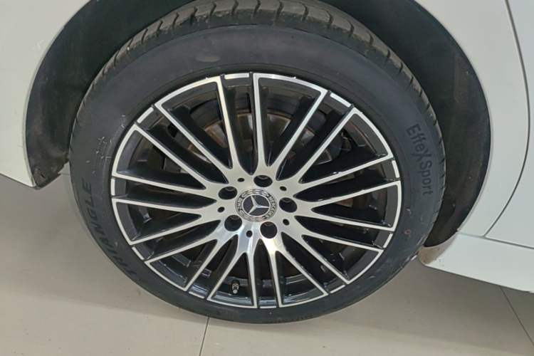 Used Mercedes-Benz C-Class 2024 Second Facelift C 260 L Sport Edition Right Rear Wheel Hub