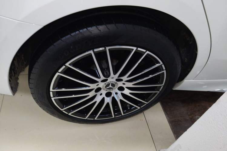 Used Mercedes-Benz C-Class 2024 C 200 L Sport Edition Right Rear Wheel Hub