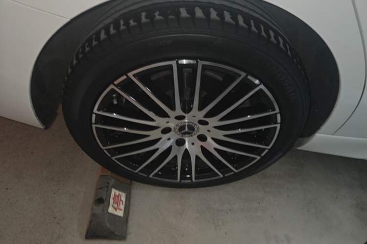 Used Mercedes-Benz C-Class 2024 Restyled C 260 L Sport Edition Right Rear Wheel Hub