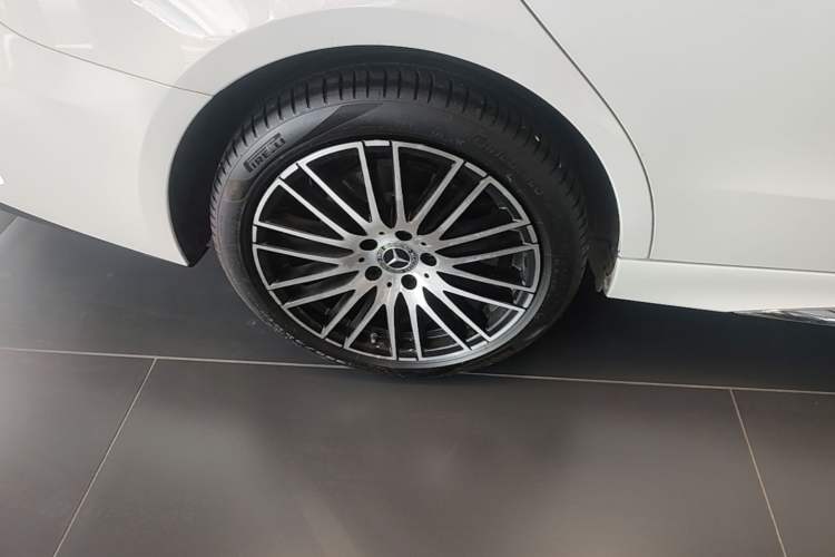 Used Mercedes-Benz C-Class 2024 Restyled C 260 L Sport Edition Right Rear Wheel Hub