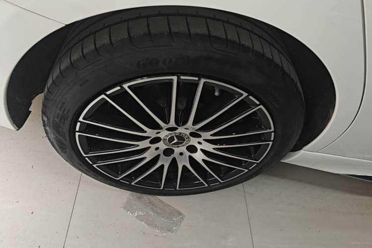 Used Mercedes-Benz C-Class 2024 Restyled C 260 L Sport Edition Right Rear Wheel Hub