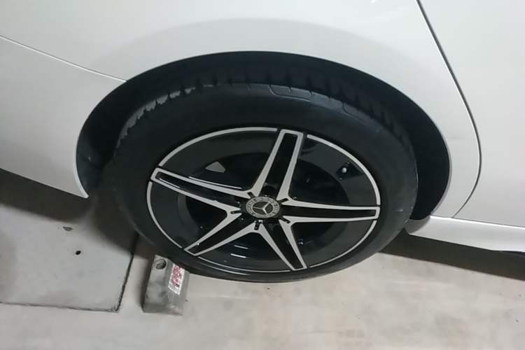 Used Mercedes-Benz C-Class 2024 C 260 L Brilliant Night Sports Edition Right Rear Wheel Hub