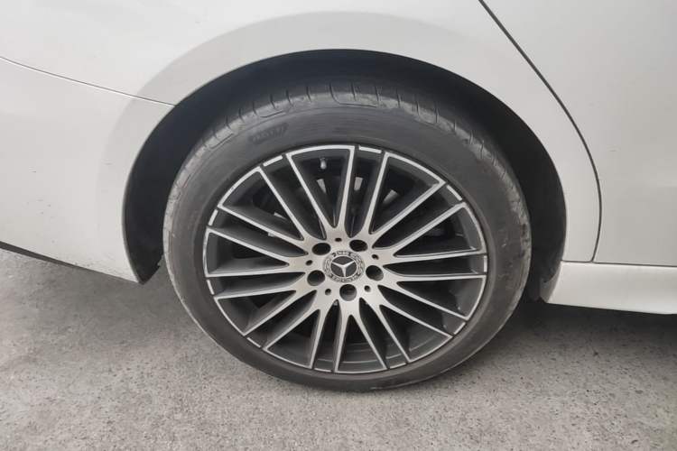 Used Mercedes-Benz C-Class 2024 Restyled C 260 L Sport Edition Right Rear Wheel Hub