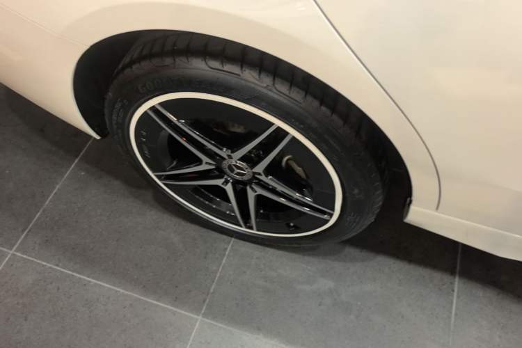 Used Mercedes-Benz C-Class 2024 Facelifted C-Class 260 L Night Edition Sports Version Right Rear Wheel Hub