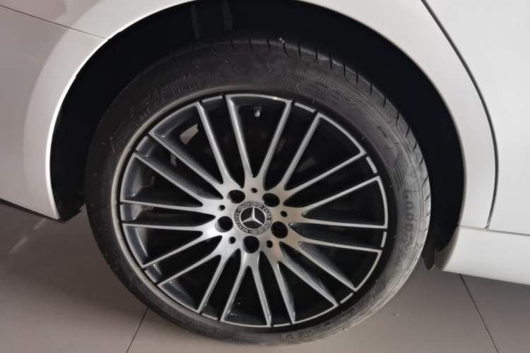 Used Mercedes-Benz C-Class 2024 Second Facelift C 260 L Sport Edition Right Rear Wheel Hub