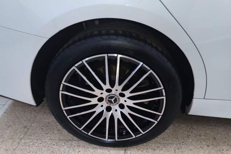 Used Mercedes-Benz C-Class 2024 Restyled C 260 L Sport Edition Right Rear Wheel Hub