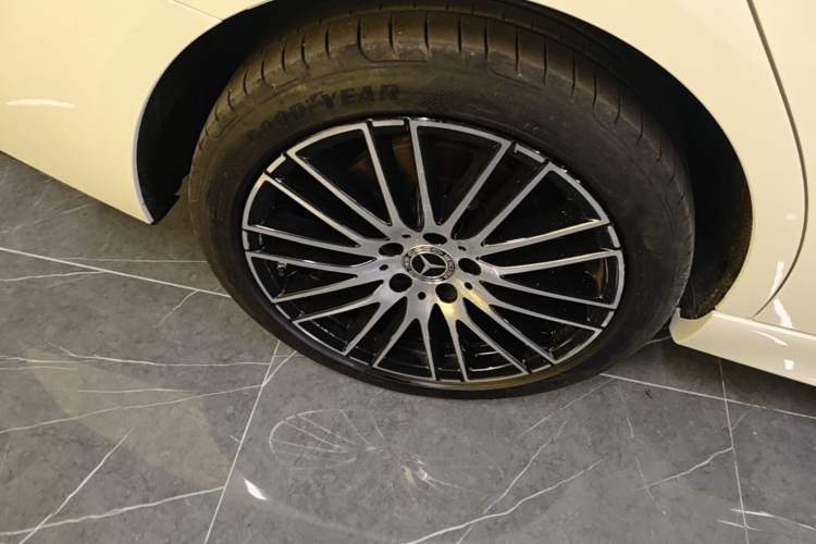 Used Mercedes-Benz C-Class 2024 Restyled C 260 L Sport Edition Right Rear Wheel Hub