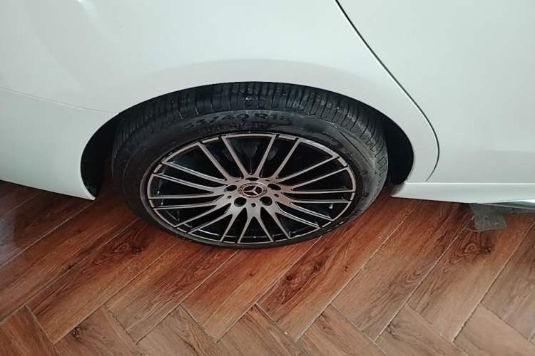 Used Mercedes-Benz C-Class 2024 Restyled C 200 L Sport Edition Right Rear Wheel Hub