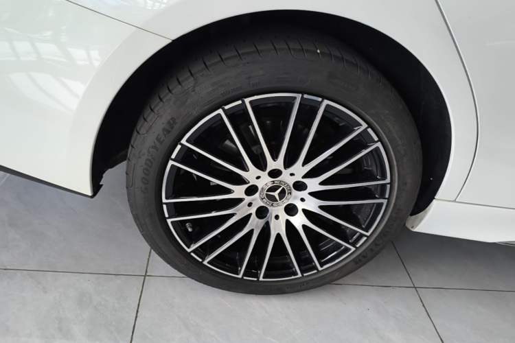 Used Mercedes-Benz C-Class 2024 Second Facelift C 260 L Sport Edition Right Rear Wheel Hub