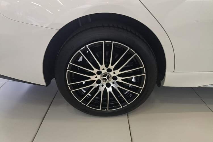Used Mercedes-Benz C-Class 2024 C 200 L Sport Edition Right Rear Wheel Hub
