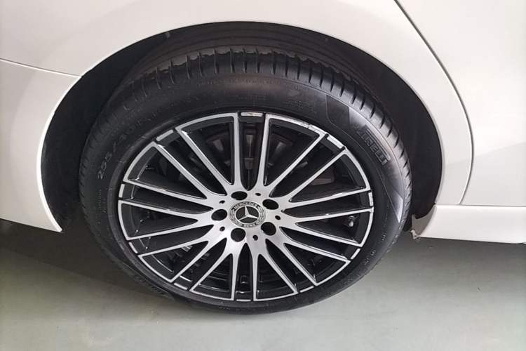 Used Mercedes-Benz C-Class 2024 Restyled C 260 L Sport Edition Right Rear Wheel Hub