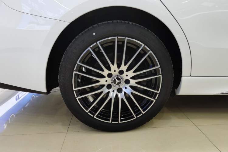 Used Mercedes-Benz C-Class 2024 C 200 L Sport Edition Right Rear Wheel Hub