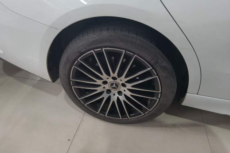 Used Mercedes-Benz C-Class 2024 Restyled C 260 L Sport Edition Right Rear Wheel Hub