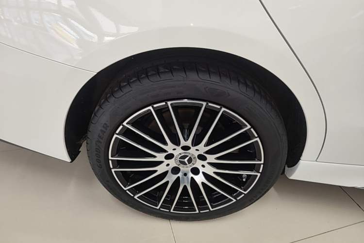 Used Mercedes-Benz C-Class 2024 C 200 L Sport Edition Right Rear Wheel Hub