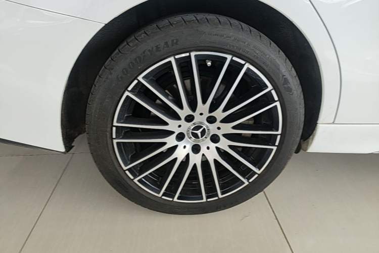 Used Mercedes-Benz C-Class 2024 Second Facelift C 260 L Sport Edition Right Rear Wheel Hub
