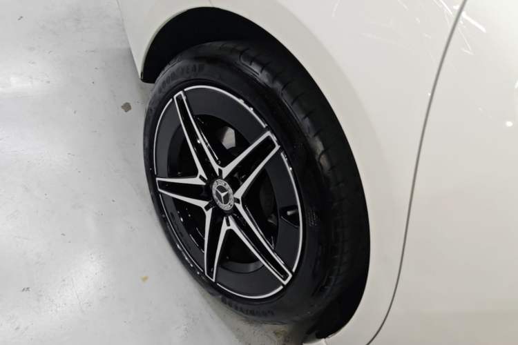 Used Mercedes-Benz C-Class 2024 Second Facelift C 260 L Starry Night Sport Edition Right Rear Wheel Hub