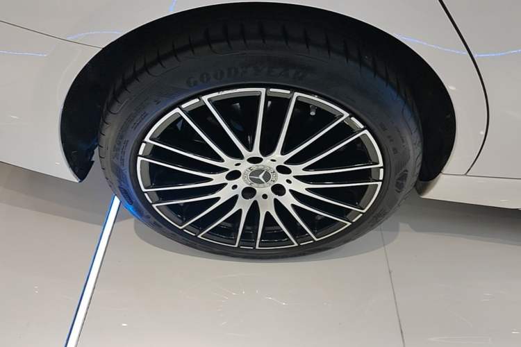 Used Mercedes-Benz C-Class 2024 Restyled C 260 L Sport Edition Right Rear Wheel Hub
