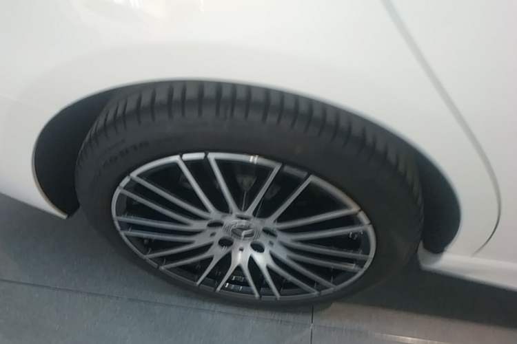 Used Mercedes-Benz C-Class 2024 Second Facelift C 260 L Sport Edition Right Rear Wheel Hub