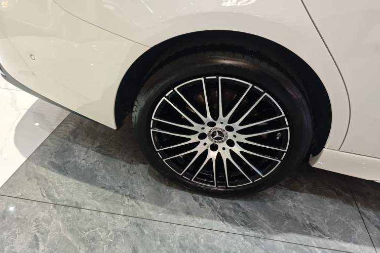 Used Mercedes-Benz C-Class 2024 Restyled C 260 L Sport Edition Right Rear Wheel Hub