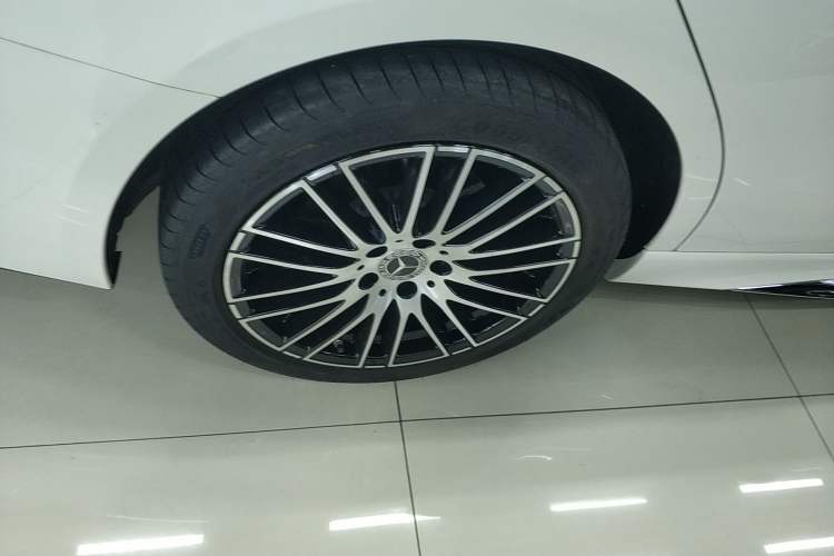 Used Mercedes-Benz C-Class 2024 Restyled C 260 L Sport Edition Right Rear Wheel Hub