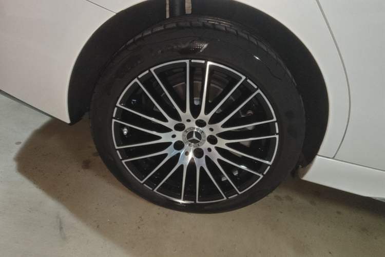 Used Mercedes-Benz C-Class 2024 C 200 L Sport Edition Right Rear Wheel Hub