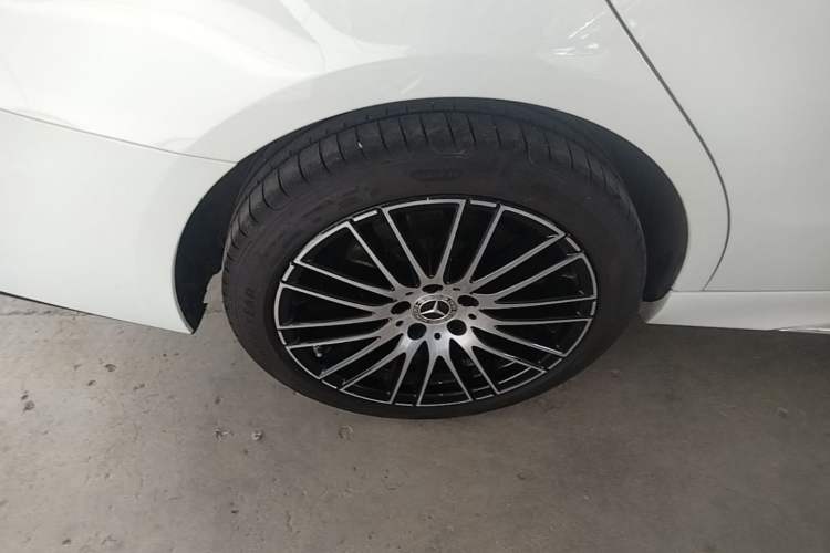 Used Mercedes-Benz C-Class 2024 Restyled C 260 L Sport Edition Right Rear Wheel Hub