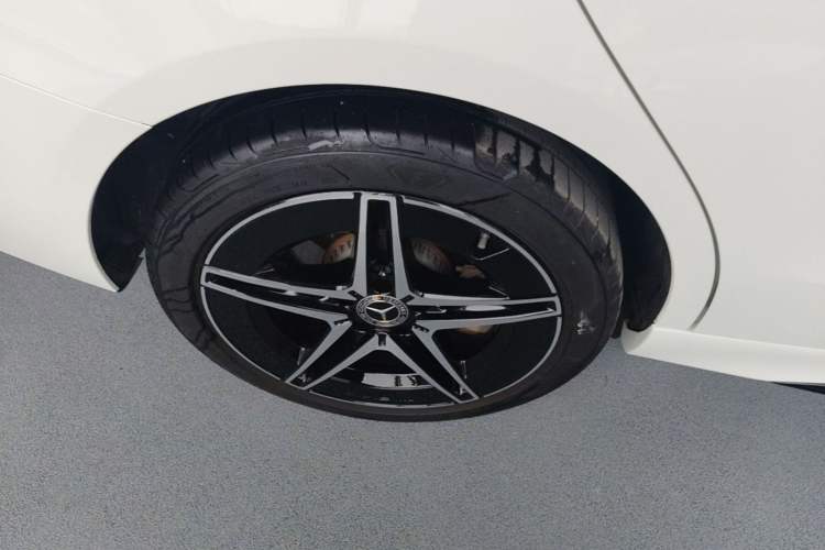 Used Mercedes-Benz C-Class 2024 Facelift C 260 L Night Edition Sport Version Right Rear Wheel Hub