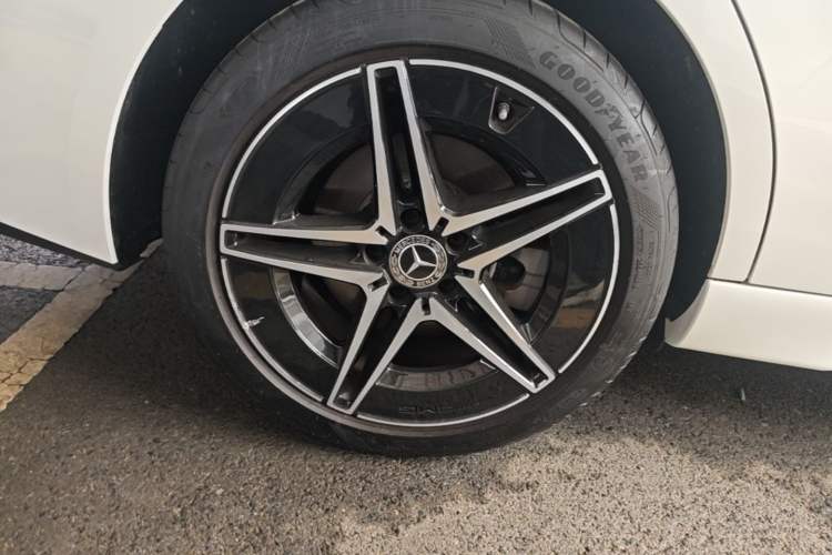 Used Mercedes-Benz C-Class 2024 Facelifted C-Class 260 L Night Edition Sports Version Right Rear Wheel Hub