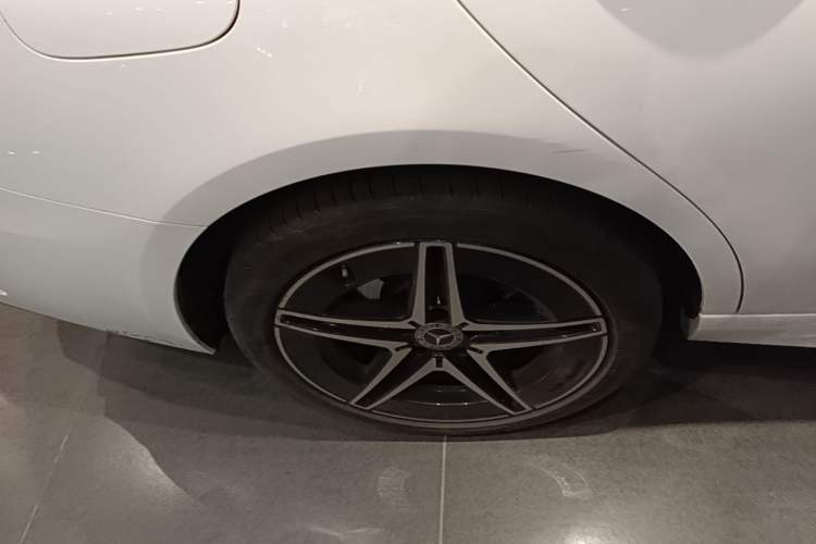 Used Mercedes-Benz C-Class 2024 Facelift C 260 L Night Edition Sport Version Right Rear Wheel Hub