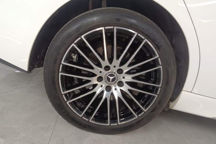 Used Mercedes-Benz C-Class 2024 Restyled C 260 L Sport Edition Right Rear Wheel Hub