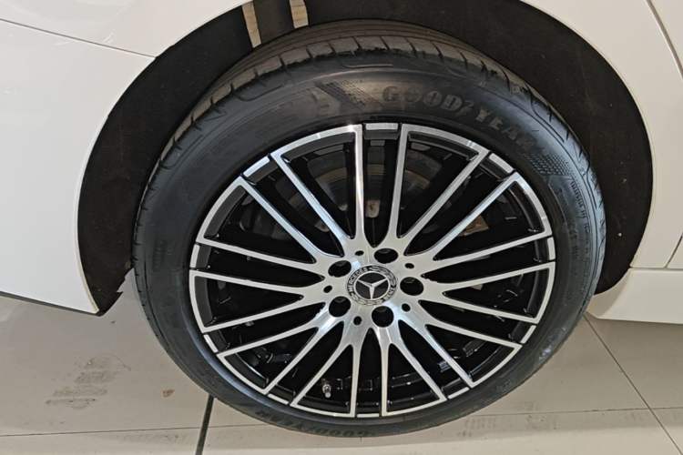 Used Mercedes-Benz C-Class 2024 Restyled C 200 L Sport Edition Right Rear Wheel Hub