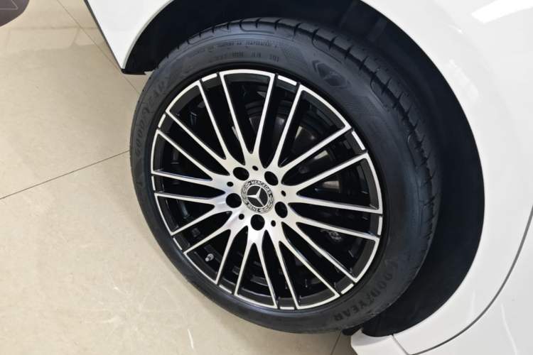 Used Mercedes-Benz C-Class 2024 Restyled C 260 L Sport Edition Right Rear Wheel Hub