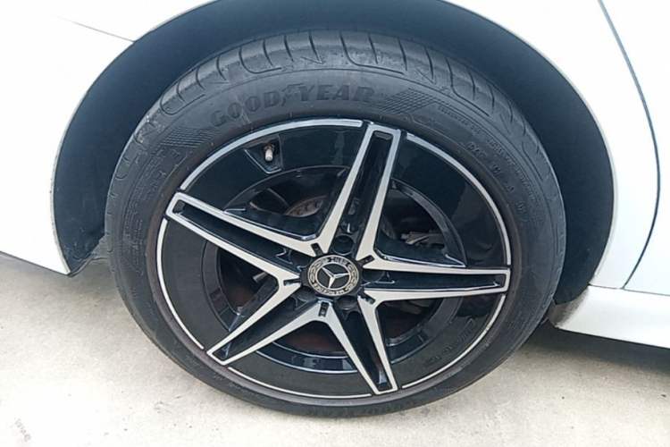 Used Mercedes-Benz C-Class 2024 Facelift C 260 L Night Edition Sport Version Right Rear Wheel Hub