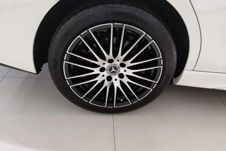 Used Mercedes-Benz C-Class 2024 Restyled C 260 L Sport Edition Right Rear Wheel Hub