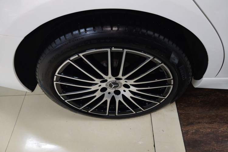 Used Mercedes-Benz C-Class 2024 Restyled C 260 L Sport Edition Right Rear Wheel Hub