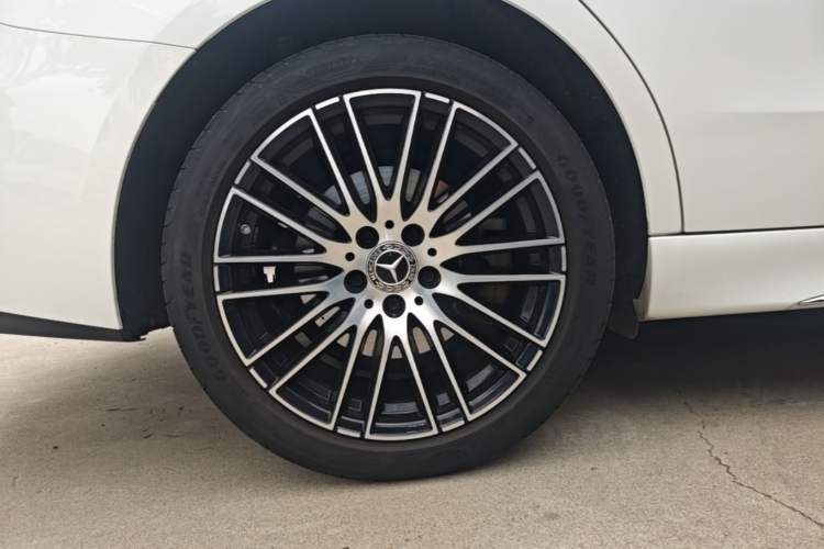 Used Mercedes-Benz C-Class 2024 Second Facelift C 260 L Sport Edition Right Rear Wheel Hub