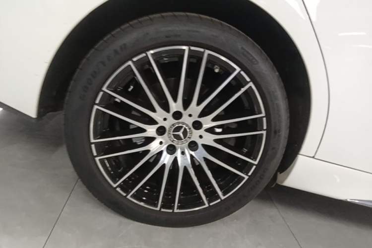 Used Mercedes-Benz C-Class 2024 Restyled C 260 L Sport Edition Right Rear Wheel Hub