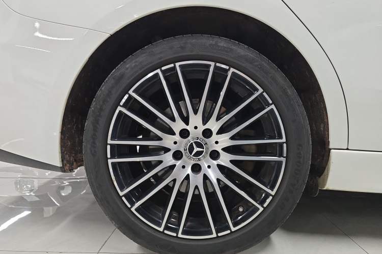 Used Mercedes-Benz C-Class 2024 Restyled C 260 L Sport Edition Right Rear Wheel Hub