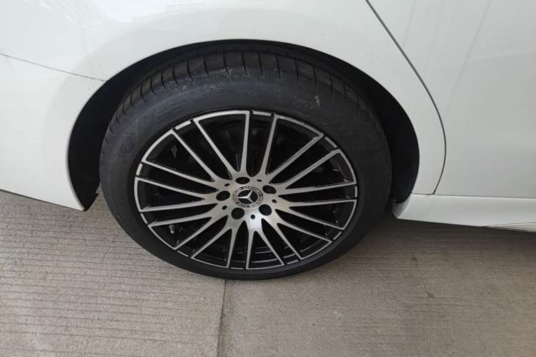Used Mercedes-Benz C-Class 2024 Restyled C 260 L Sport Edition Right Rear Wheel Hub