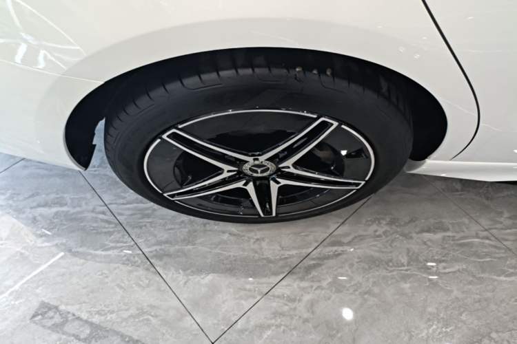 Used Mercedes-Benz C-Class 2024 Second Facelift C 260 L Starry Night Sport Edition Right Rear Wheel Hub