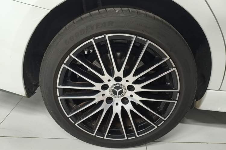 Used Mercedes-Benz C-Class 2024 Second Facelift C 260 L Sport Edition Right Rear Wheel Hub