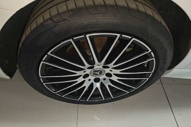 Used Mercedes-Benz C-Class 2024 Restyled C 260 L Sport Edition Right Rear Wheel Hub