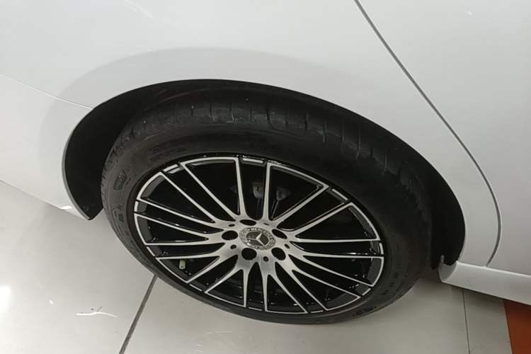 Used Mercedes-Benz C-Class 2024 Second Facelift C 260 L Sport Edition Right Rear Wheel Hub