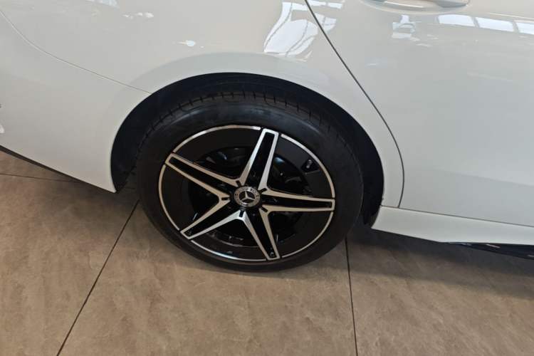 Used Mercedes-Benz C-Class 2024 Facelifted C-Class 260 L Night Edition Sports Version Right Rear Wheel Hub