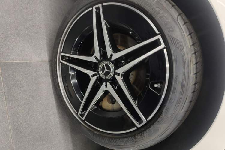 Used Mercedes-Benz C-Class 2024 Facelifted C-Class 260 L Night Edition Sports Version Right Rear Wheel Hub