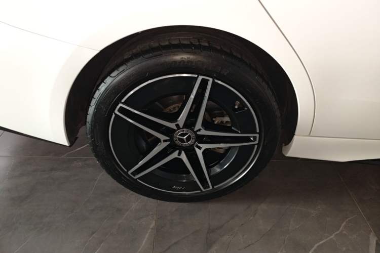 Used Mercedes-Benz C-Class 2024 Facelifted C-Class 260 L Night Edition Sports Version Right Rear Wheel Hub